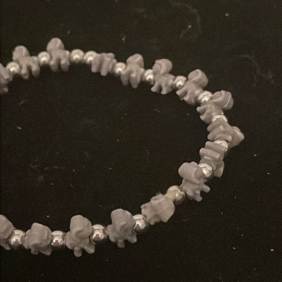 7” gray dog shape & silver beads stackable stretch bracelet with 42 beads - Picture 5 of 10